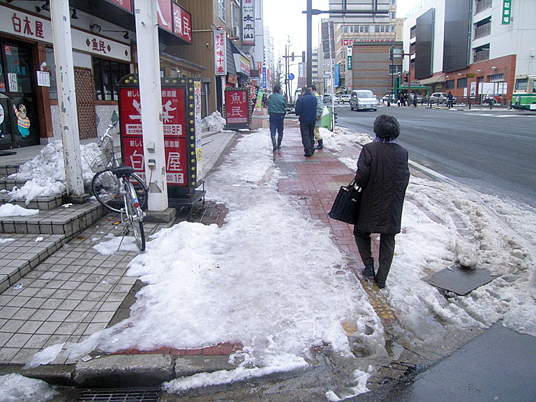 市道中通本線　歩道融雪設備工事