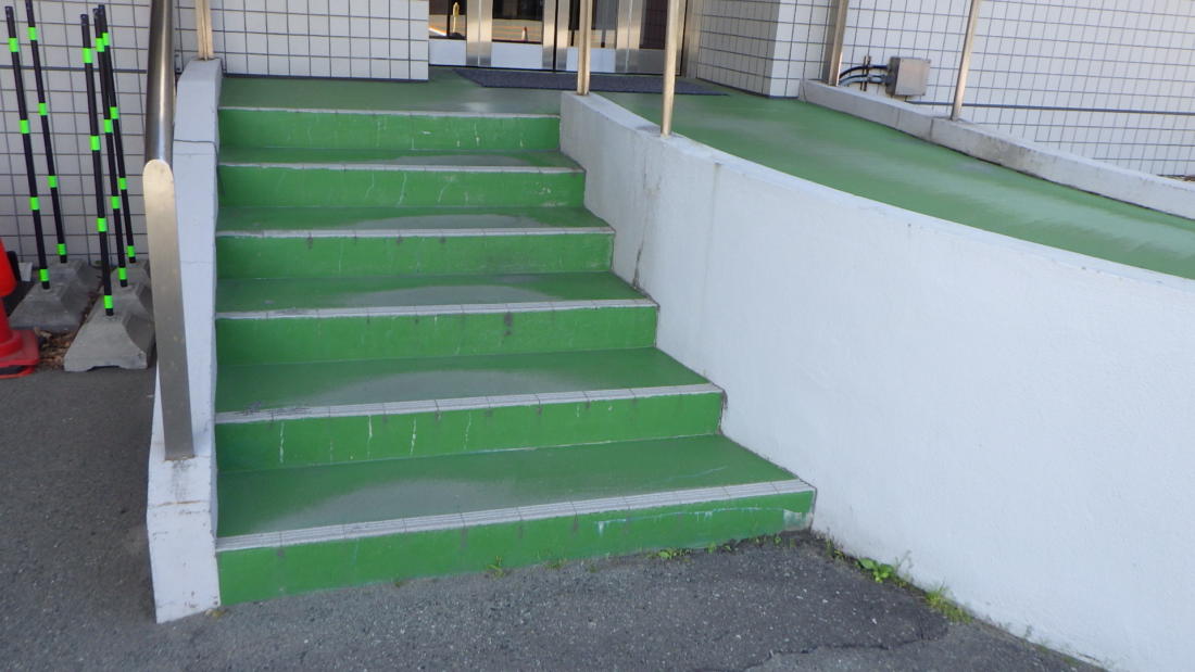 秋田魁新報社スロープ・階段塗装工事